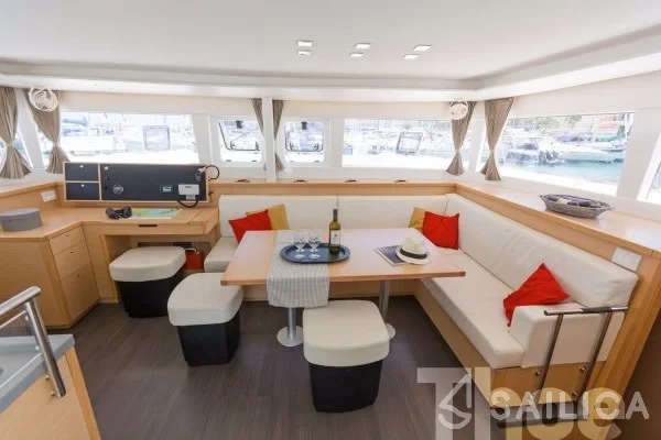 Lagoon 450  Flybridge - Yacht Charter Sailica