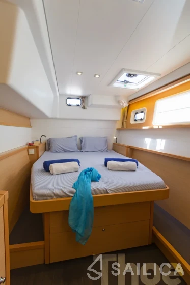 Lagoon 450  Flybridge - Yacht Charter Sailica