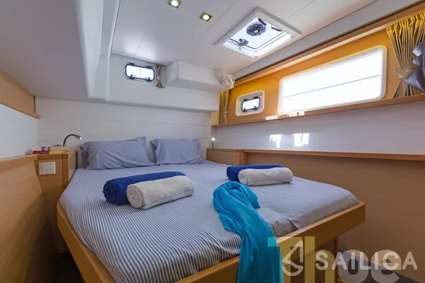 Lagoon 450  Flybridge - Yacht Charter Sailica