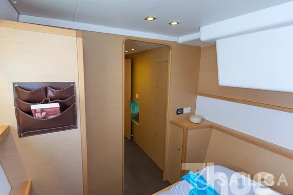 Lagoon 450  Flybridge - Yacht Charter Sailica