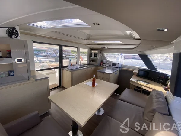 Helia 44 - Yacht Charter Sailica