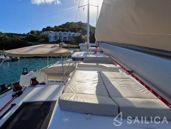 Helia 44 - Yacht Charter Sailica