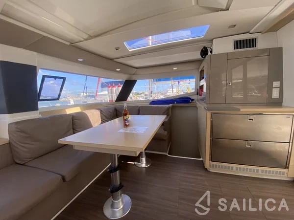 Helia 44 - Yacht Charter Sailica
