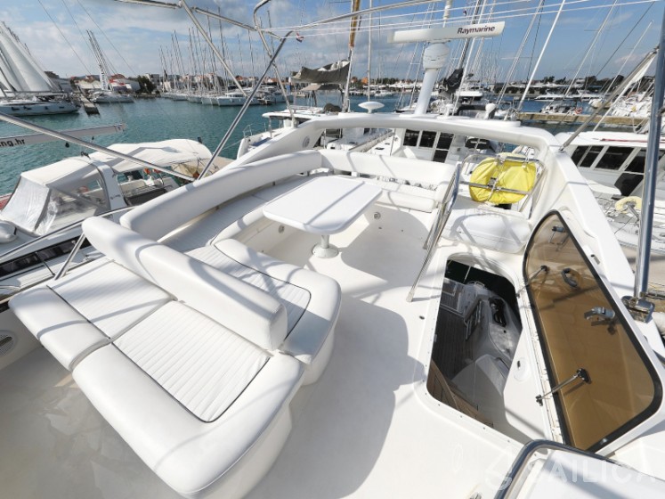 Manhattan 50 - Yacht Charter Sailica