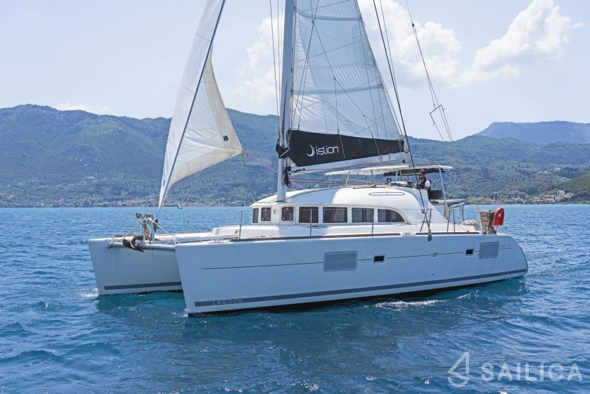 Lagoon 380 - Yacht Charter Sailica