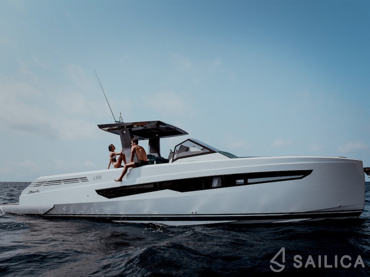Fiart Seawalker 39 - Yacht Charter Sailica