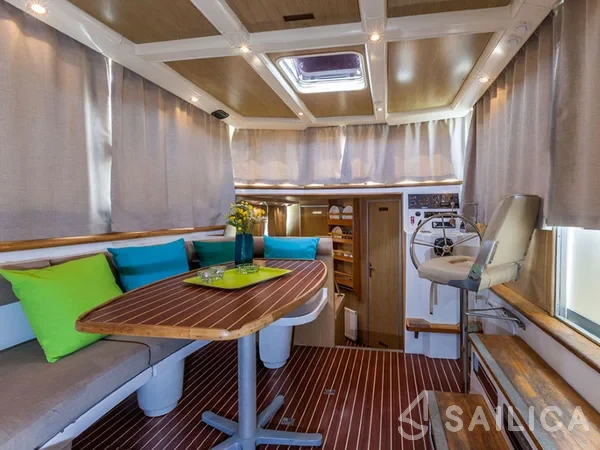 Pénichette 1020 - Yacht Charter Sailica