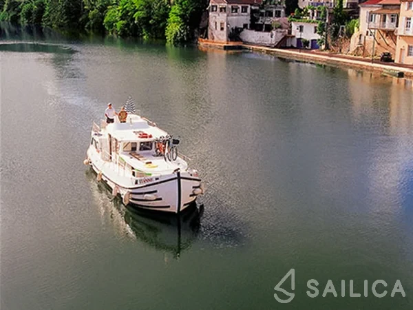 Pénichette 1020 - Yacht Charter Sailica