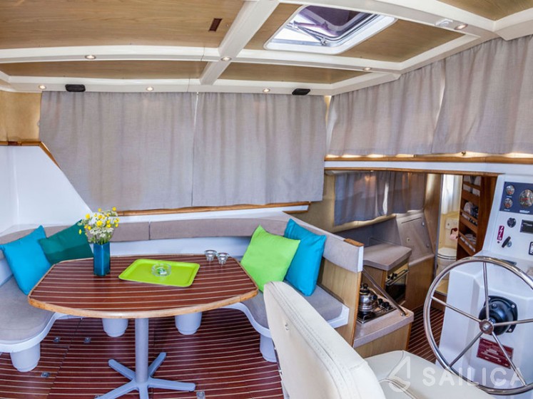 Pénichette 1020 - Yacht Charter Sailica