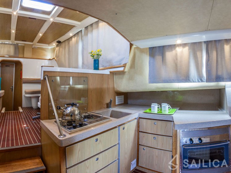 Pénichette 1020 - Yacht Charter Sailica