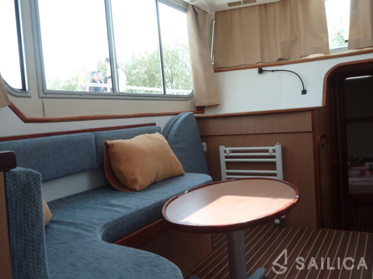Pénichette 1022 - Yacht Charter Sailica