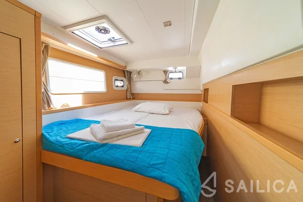 Lagoon 400 S2 - Yacht Charter Sailica