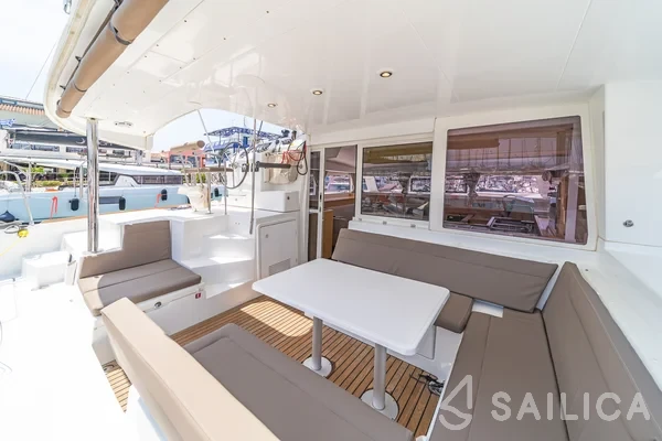 Lagoon 400 S2 - Yacht Charter Sailica
