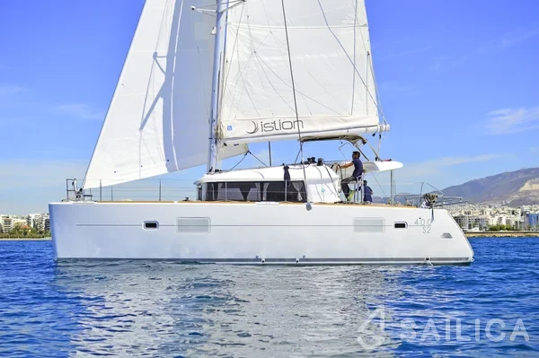 Lagoon 400 S2 - Yacht Charter Sailica