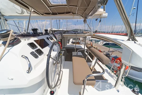 Lagoon 400 S2 - Yacht Charter Sailica