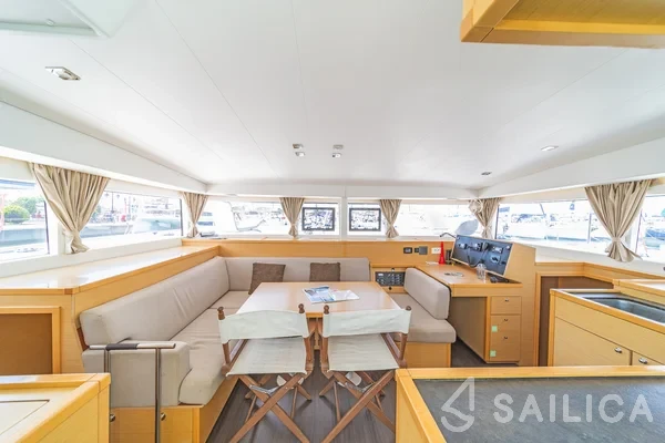 Lagoon 400 S2 - Yacht Charter Sailica