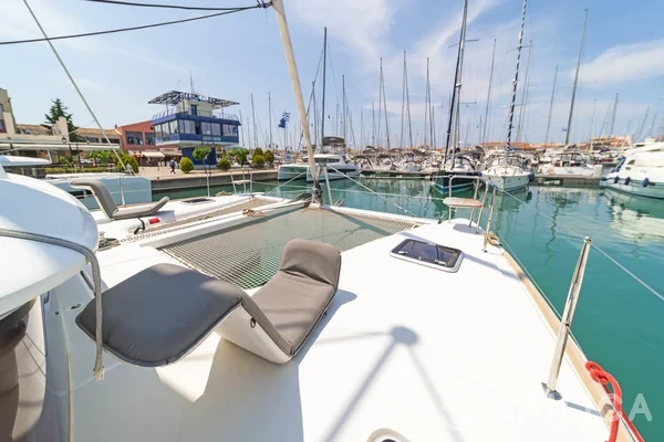 Lagoon 400 S2 - Yacht Charter Sailica