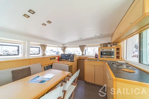 Lagoon 400 S2 - Yacht Charter Sailica