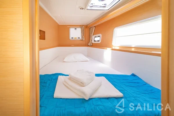 Lagoon 400 S2 - Yacht Charter Sailica