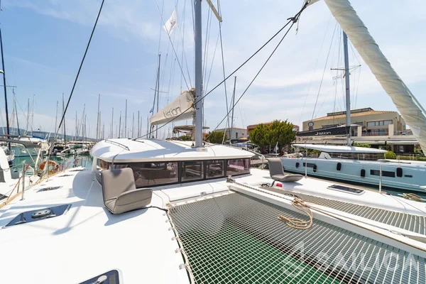 Lagoon 400 S2 - Yacht Charter Sailica