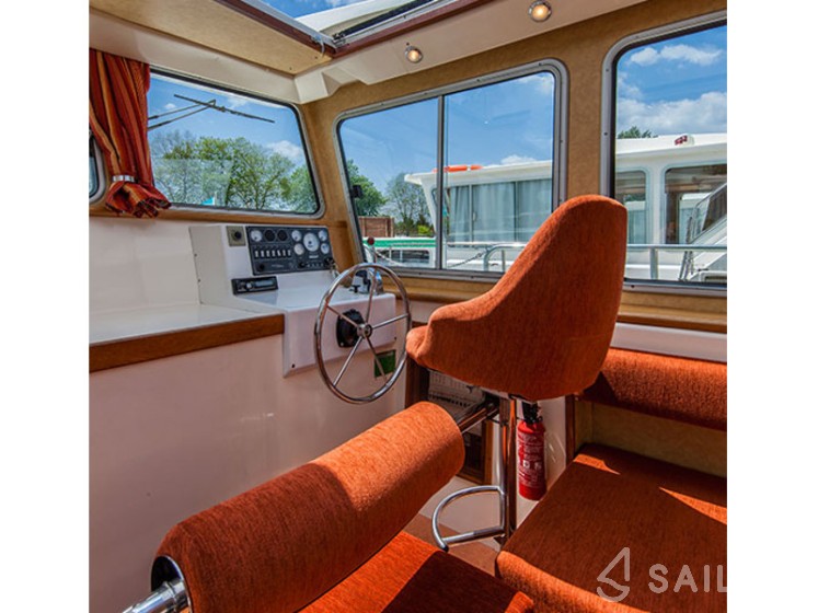 Pénichette 1120 - Yacht Charter Sailica