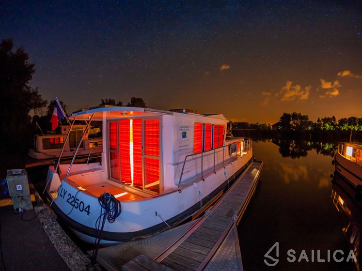 Pénichette 1120 - Yacht Charter Sailica