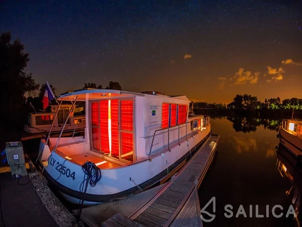 Pénichette 1120 - Yacht Charter Sailica