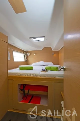 Lagoon 380 S2 - Yacht Charter Sailica