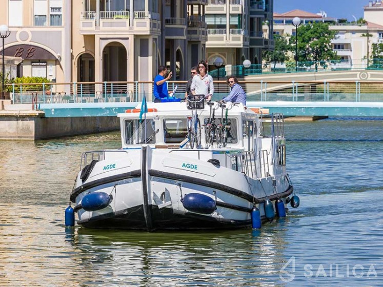 Pénichette 1180 - Yacht Charter Sailica