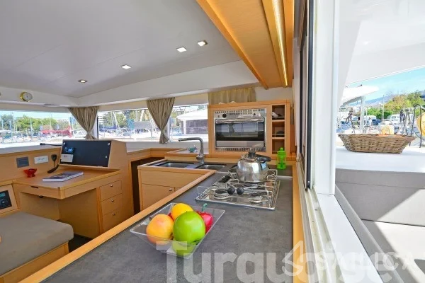 Lagoon 400 S2 - Yacht Charter Sailica