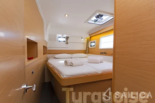 Lagoon 400 S2 - Yacht Charter Sailica