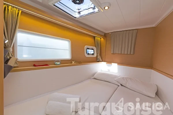 Lagoon 400 S2 - Yacht Charter Sailica