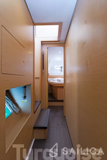 Lagoon 400 S2 - Yacht Charter Sailica