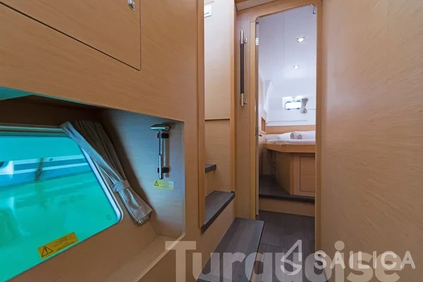 Lagoon 400 S2 - Yacht Charter Sailica