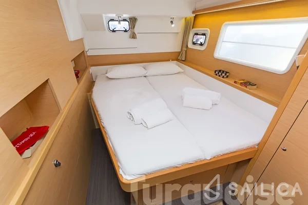Lagoon 400 S2 - Yacht Charter Sailica