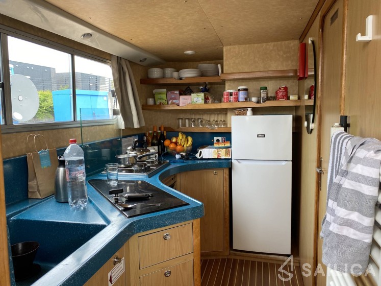 Pénichette 1180 - Yacht Charter Sailica