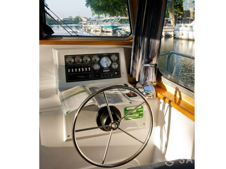 Pénichette 1180 - Yacht Charter Sailica