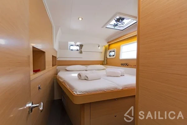 Lagoon 400 S2 - Yacht Charter Sailica