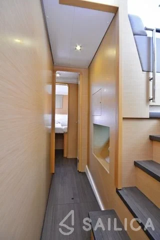 Lagoon 400 S2 - Yacht Charter Sailica