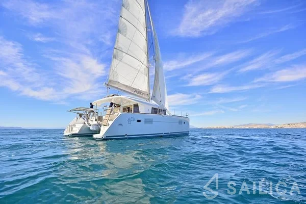 Lagoon 400 S2 - Yacht Charter Sailica