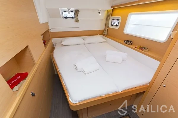 Lagoon 400 S2 - Yacht Charter Sailica