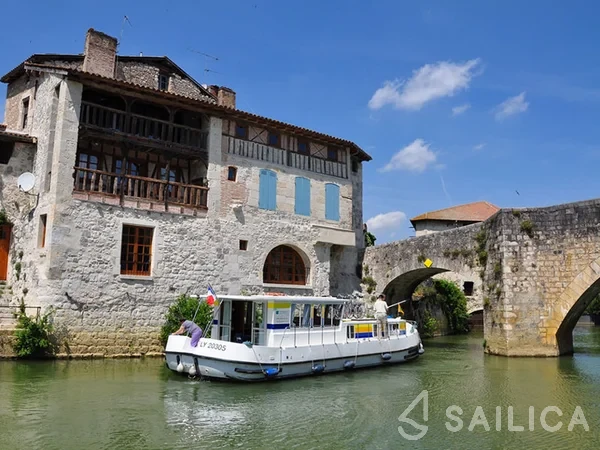 Pénichette 1260 - Yacht Charter Sailica