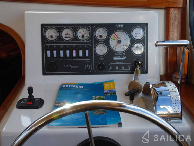 Pénichette 1500FB - Yacht Charter Sailica