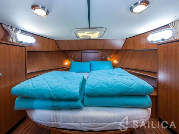 Grand Sturdy 34.9 - Yacht Charter Sailica