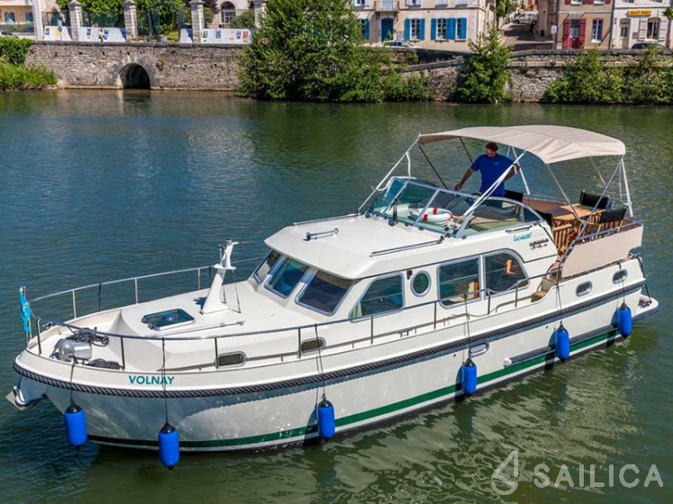 Grand Sturdy 34.9 - Yacht Charter Sailica