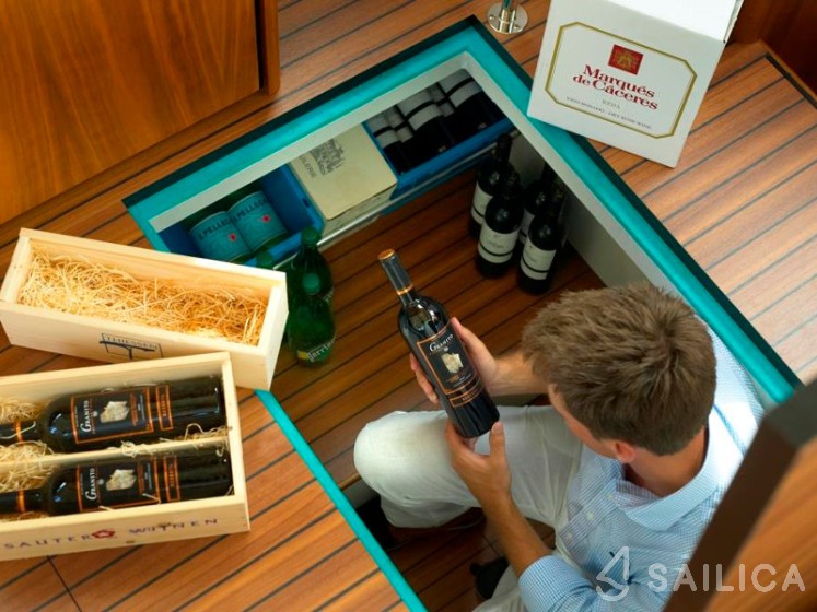 Grand Sturdy 34.9 - Yacht Charter Sailica