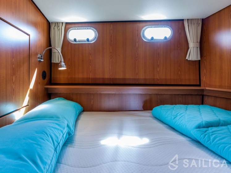 Grand Sturdy 34.9 - Yacht Charter Sailica