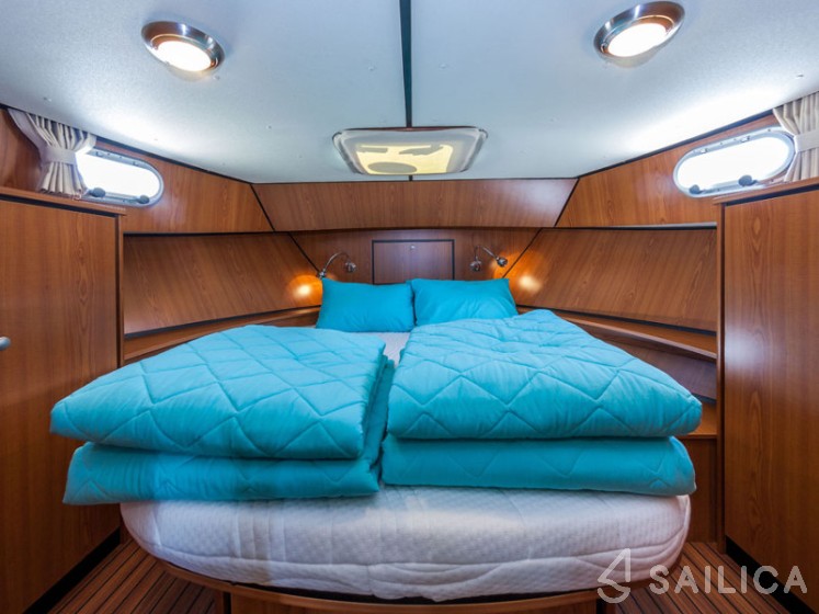 Grand Sturdy 34.9 - Yacht Charter Sailica