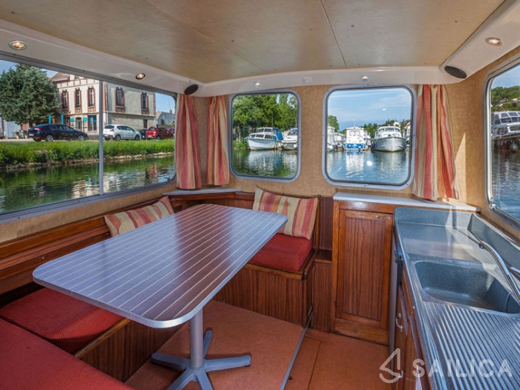 Pénichette 935 - Yacht Charter Sailica