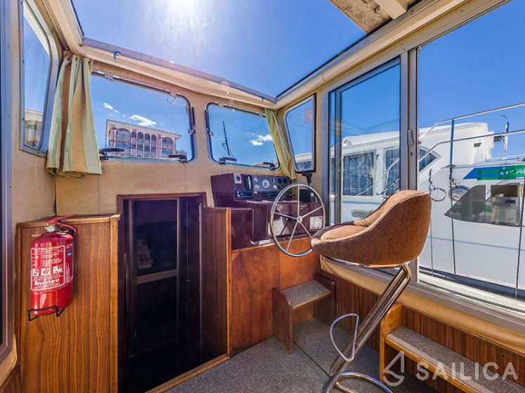 Pénichette 935 - Yacht Charter Sailica